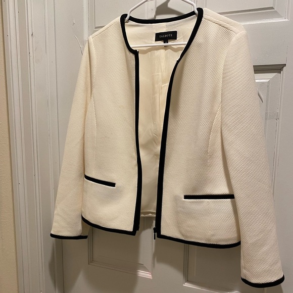 💁♀️🙋♀️Talbots Women's Cream Jacket with Black Trim - Picture 3 of 3